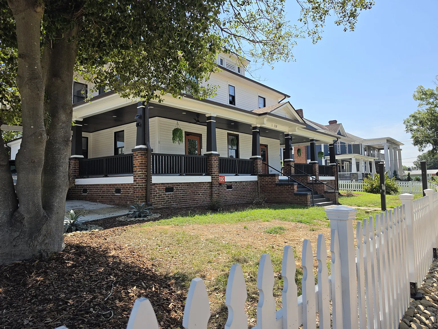 3 bed, 1082 sqft, $1,825 — Photo 1