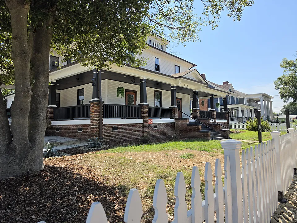 118 Hawkins Ave #102