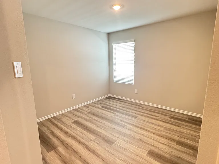 304 Deaf Smith St — Photo 2