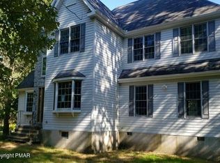 2125 Bobolink Trl, Bushkill, PA 18324