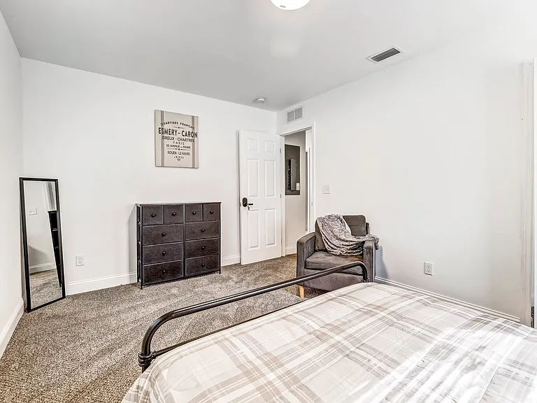 Greenhaven Dr — Photo 3
