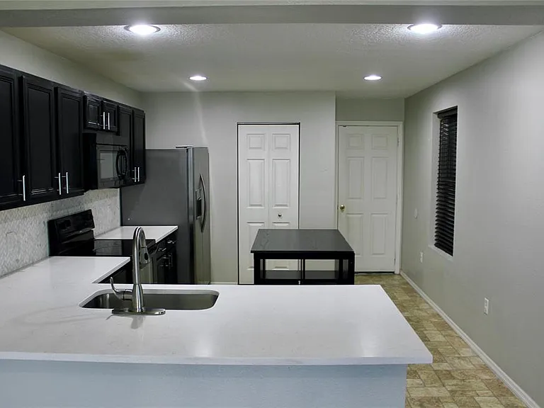 1017 Chalcedony St — Photo 4