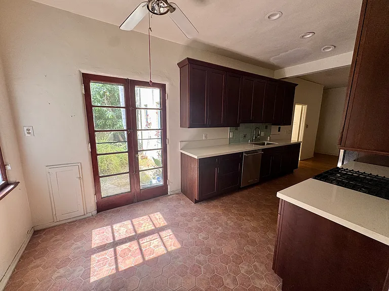 363 N Sycamore Ave #7002 — Photo 8