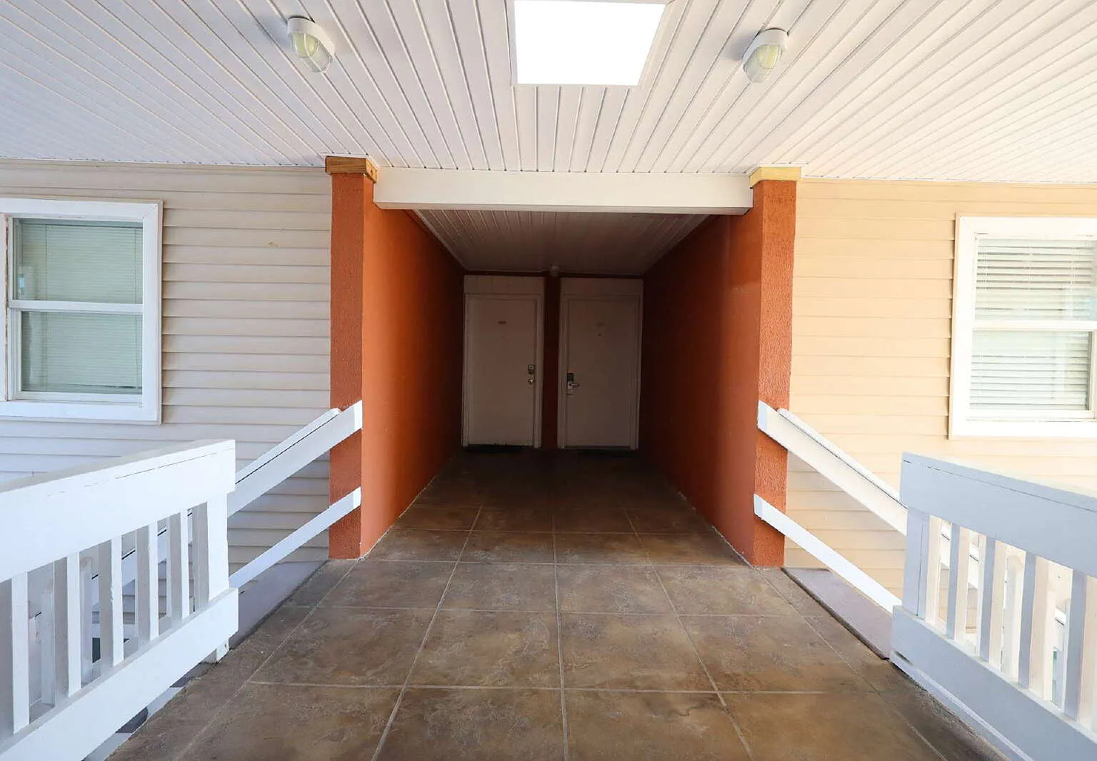 2 bed, 1.0 bath, 1100 sqft, $1,825 — Photo 3
