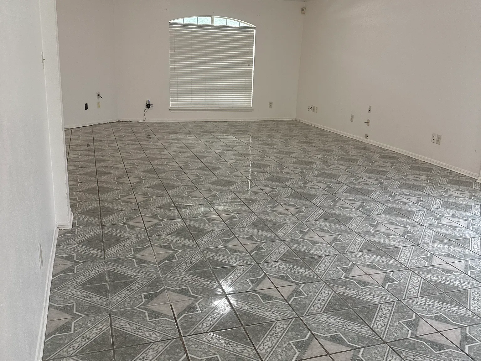 3 bed, 1702 sqft, $1,800 — Photo 4