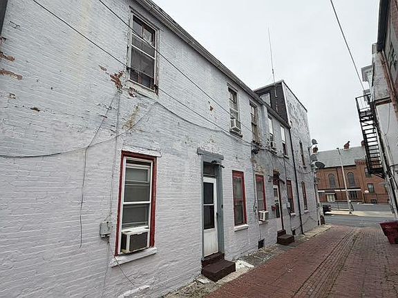 2nd image of 911 Walnut St