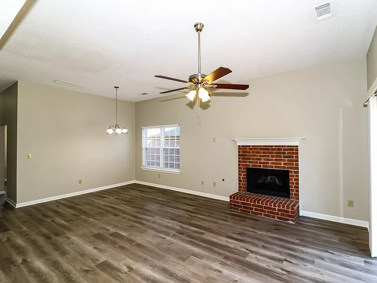 1024 Scofield Dr — Photo 6