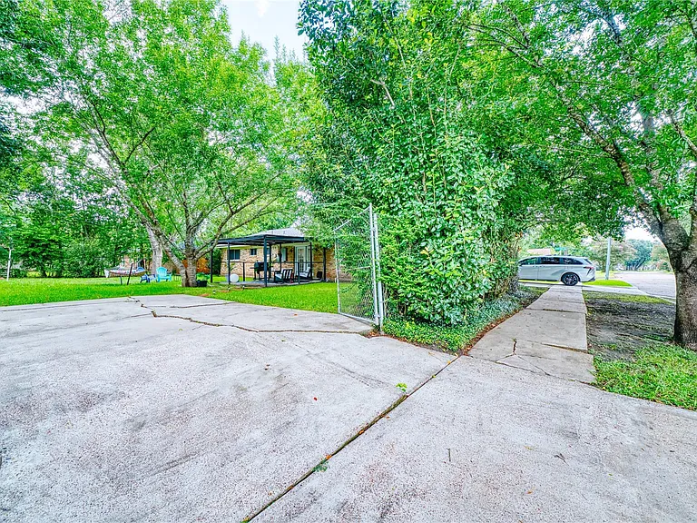 5911 Dawnridge Dr — Photo 38