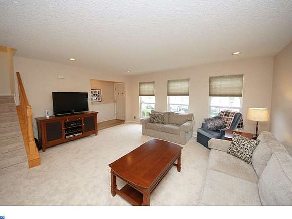 4th image of 163 Shrewsbury Ct #163