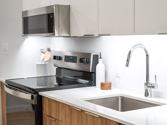 5th image of 1871 Albemarle St #1427471