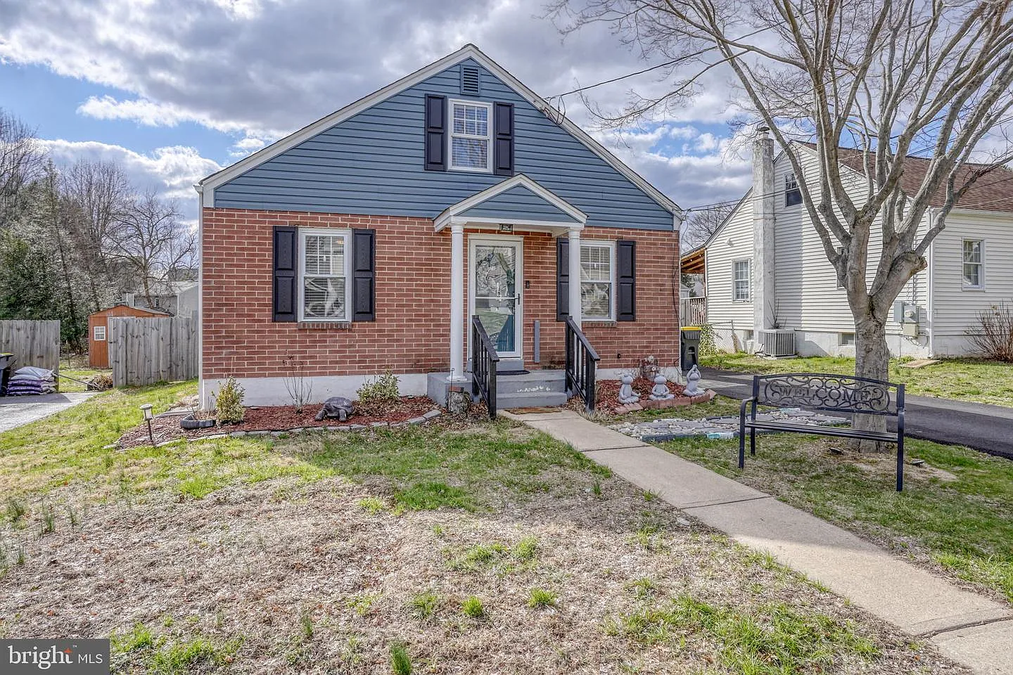 27 Laurel Ave photo 1