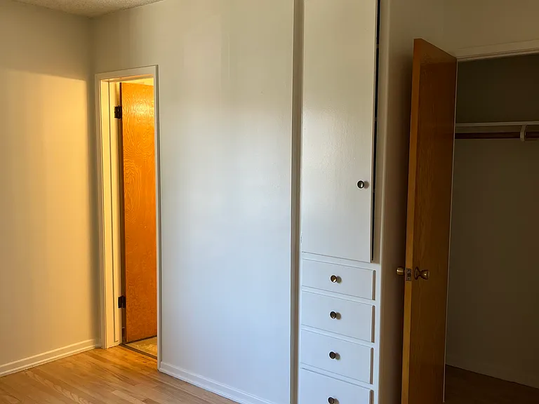 238 N Jackson St — Photo 11