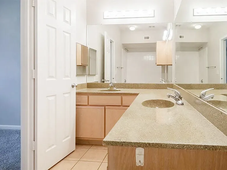 Gorgeous, Bright Bathroom
