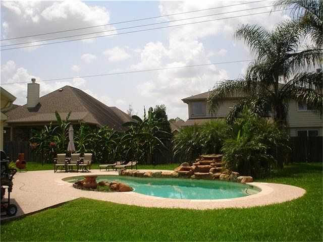 1st image of 5106 Bur Oak Dr