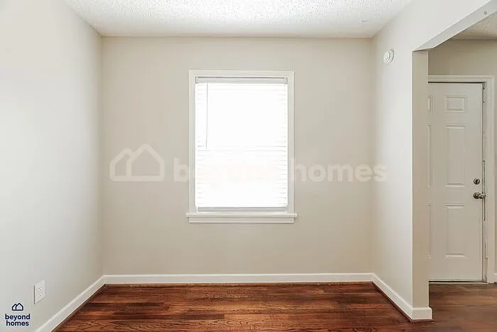 1028 Broadmoor Dr — Photo 8