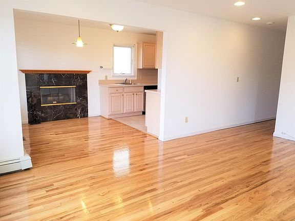 4th image of 34 Mohegan Ave Floor 1