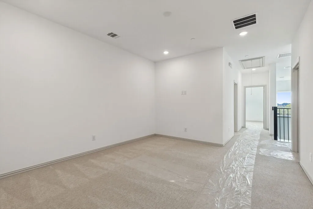 2 bed, 2.5 bath, 1925 sqft, $2,950 — Photo 4