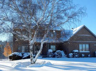 7646 E Lake Dr, Brighton, MI