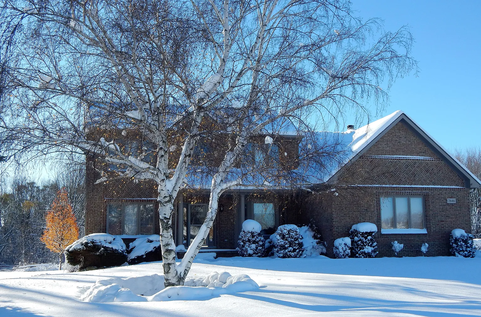 7646 E Lake Dr photo 1