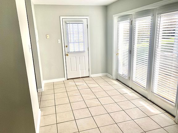 3rd image of 1916 Kingtree Ct #B