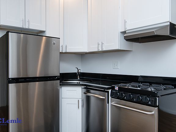 3rd image of 1324 Lexington Ave APT 10
