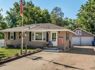 827 Pioneer Rd, Des Moines, IA 50315