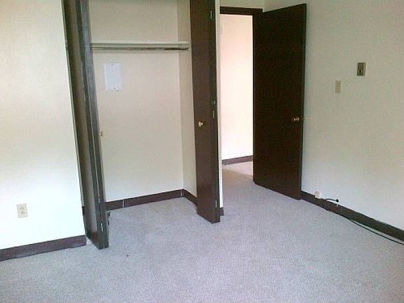 Bedroom w/closet area