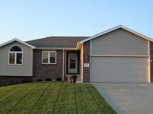 104 W 9th St, Hickman, NE 68372