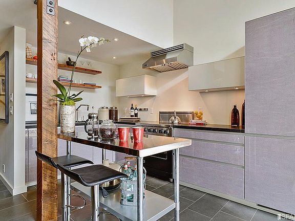 4th image of 601 4th St Unit 111