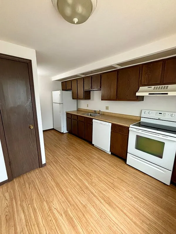 2 bed, 1.0 bath, 730 sqft, $1,095 — Photo 1