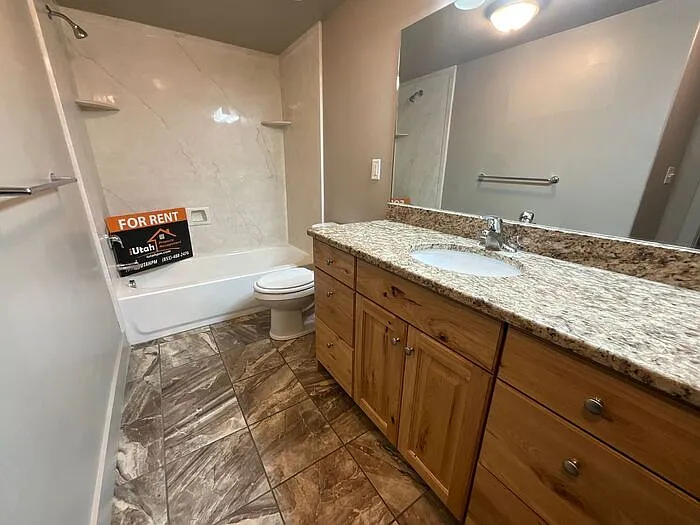 180 E 125 N #22 — Photo 16