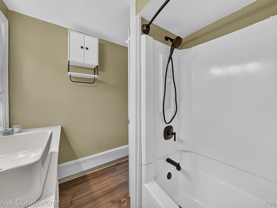 4040 Longtin Ave, photo 15