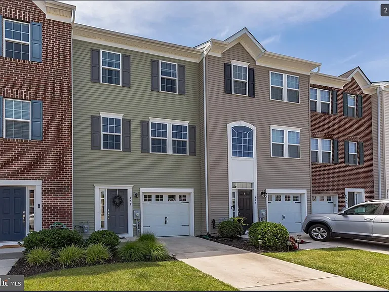 423 Dogwood Dr — Photo 2