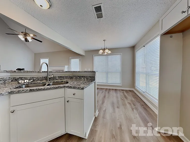 130 Kyle Way — Photo 10