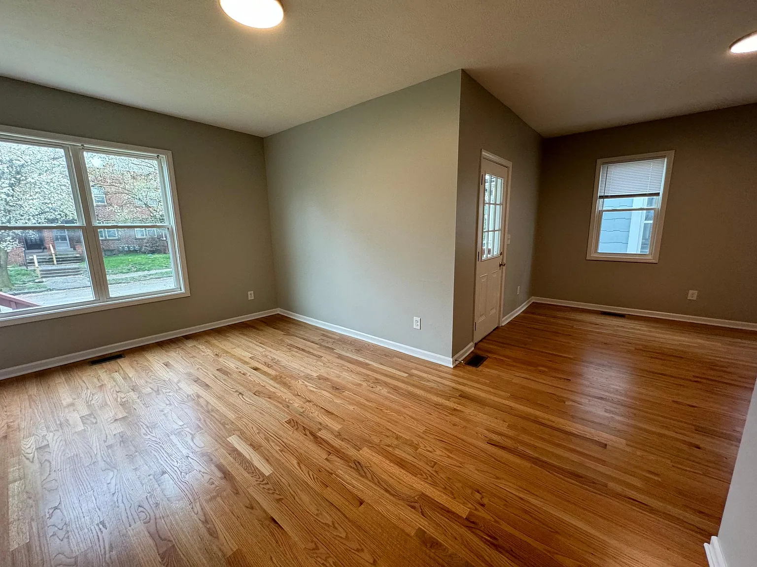 492 Wyandotte Ave — Photo 4