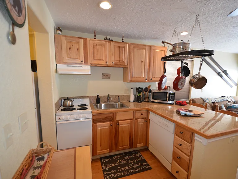 9 Yacht Club Tenderfoot St #414 — Photo 5