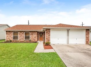 1048 Fairfax Dr, Gretna, LA 70056