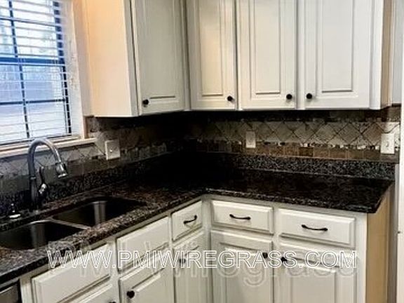 4th image of 401 Wildwood Dr