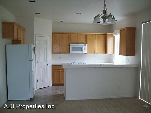 2nd image of 956 SE Westerland St
