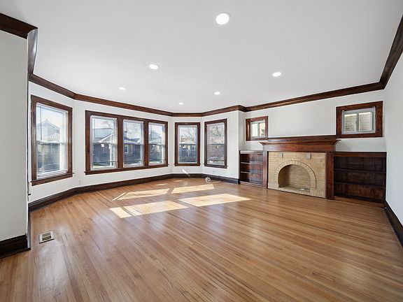 3rd image of 6529 N Fairfield Ave