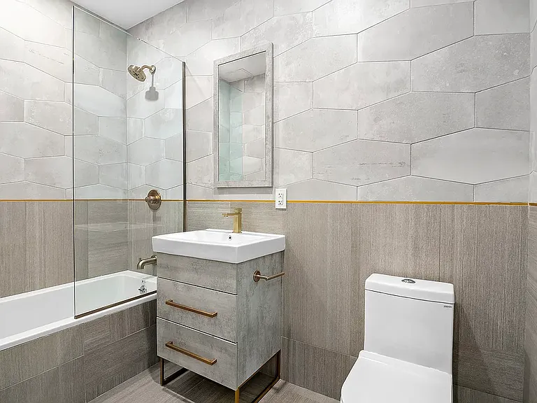 550 Van Buren St #3F — Photo 3