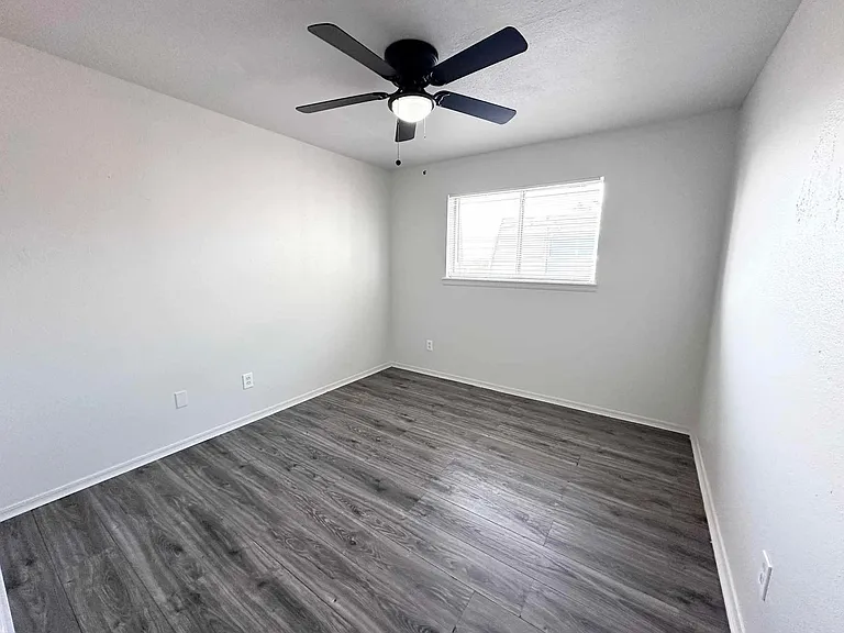 7321 Melrose Ln — Photo 6