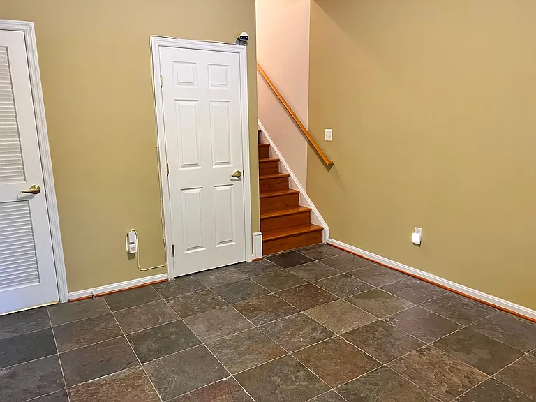 1607 E Fairmount Ave — Photo 4