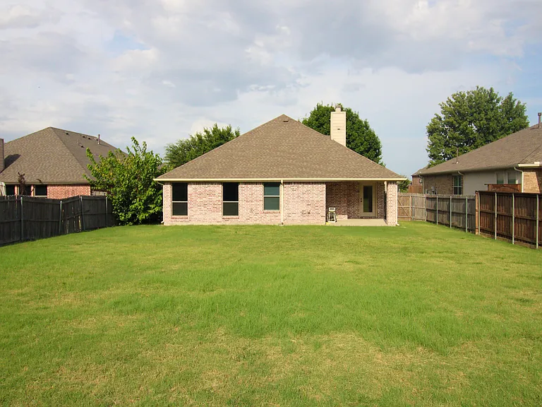 215 Wooded Creek Ave — Photo 22