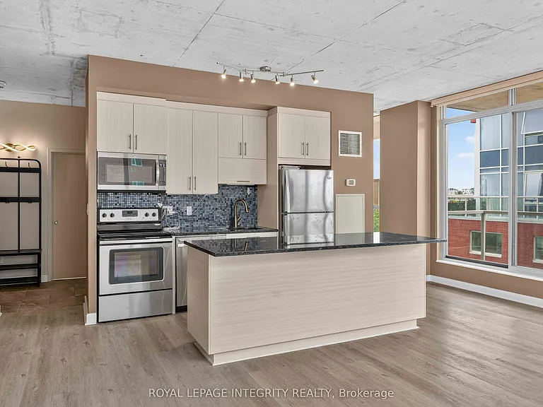 180 York St #909 — Photo 12