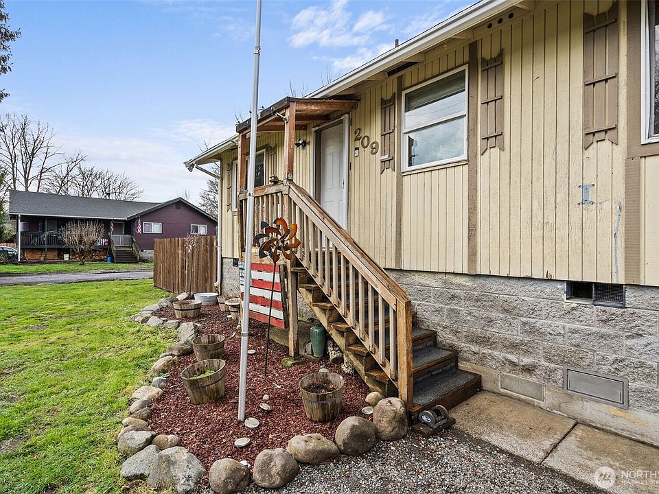 1st image of 209 Nenant Street S