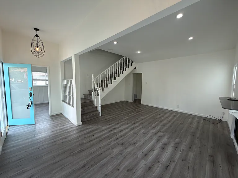 1110 Mira Mar Ave — Photo 1
