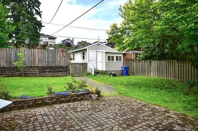 4823 40th Ave SW — Photo 3