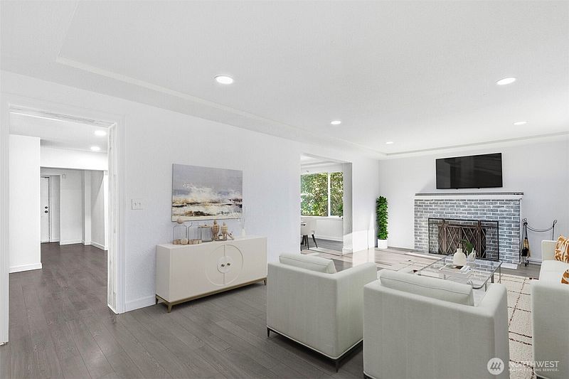 5th image of 815 S 96th Street