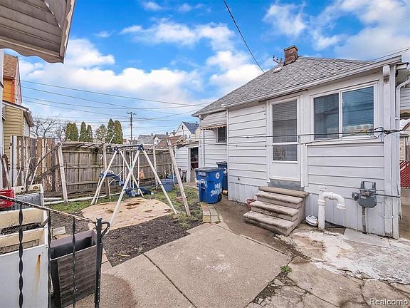 4th image of 11418 Sobieski St #C